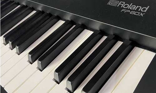 As teclas do piano Roland FP-60X