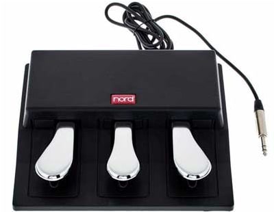 O efeito de pedal triplo Nord Grand