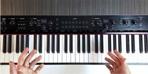 O piano digital Korg Grandstage