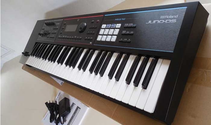 O piano Roland Juno-DS61