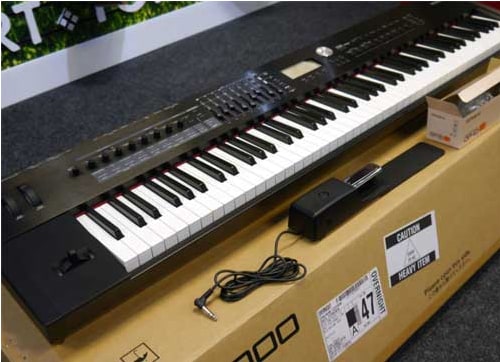 O piano de palco Roland RD-2000