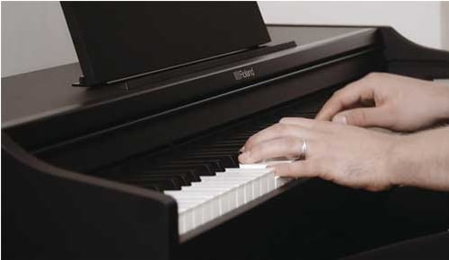 O Piano Digital Roland RP-102
