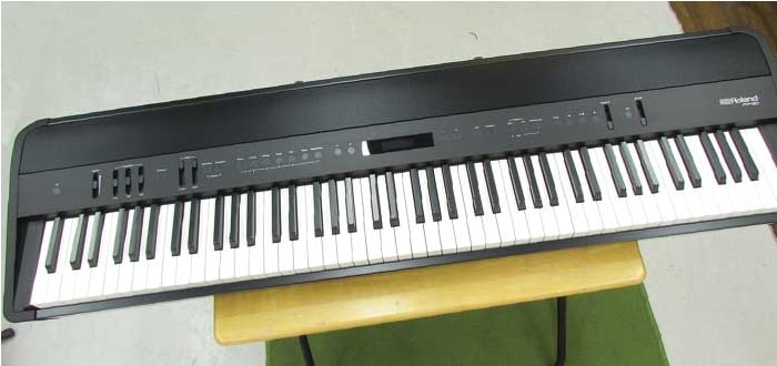 O Piano Digital Roland FP-90
