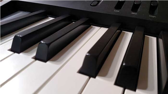 As teclas do piano Roland FP-90