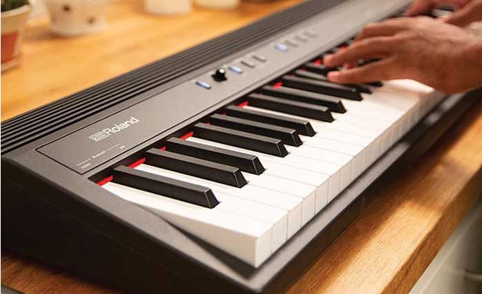 O teclado Roland GO:PIANO 88-key