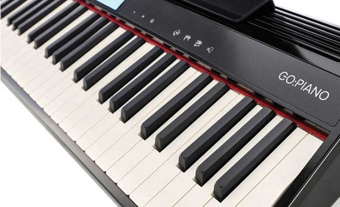 O teclado Roland GO:PIANO 66-key