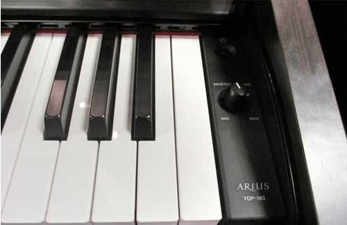 O Piano Digital Yamaha YDP-143