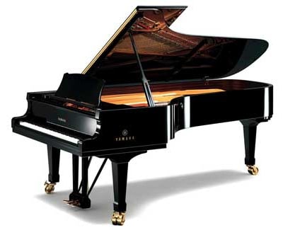 O piano da Yamaha CFIIIS 9'.