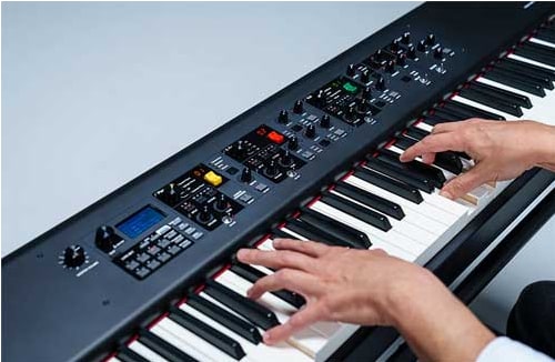 O piano digital Yamaha CP88 e CP73