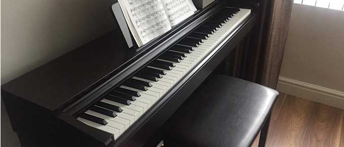 O Arius Yamaha YDP-144 Piano Digital