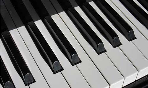O Arius Yamaha YDP-144 Piano Digital