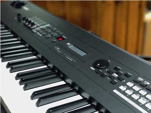 O sintetizador Yamaha MX88