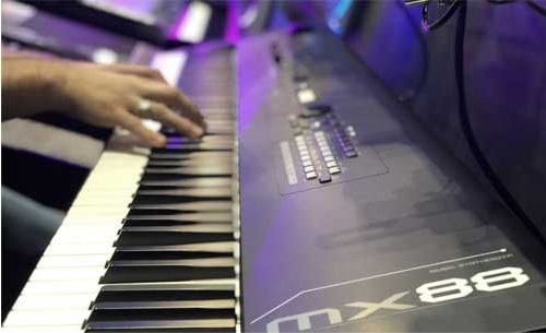 O sintetizador Yamaha MX88