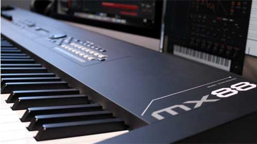 O sintetizador Yamaha MX88
