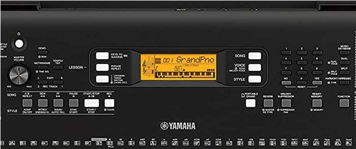 O arranjador de piano Yamaha PSR-E363