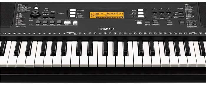 O arranjador de piano Yamaha PSR-E363