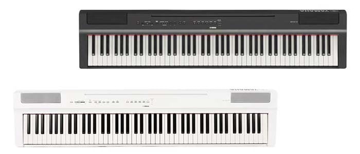 O piano digital Yamaha P-125 em preto e branco