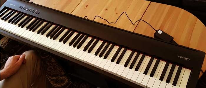 O piano digital Yamaha P-125