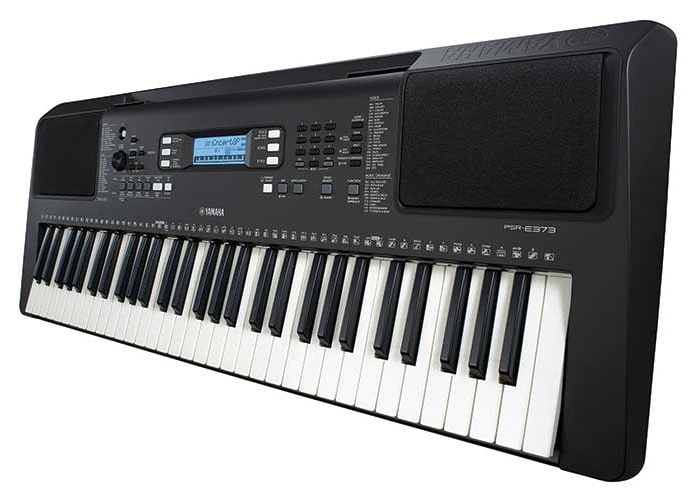O arranjador de piano Yamaha PSR-E373