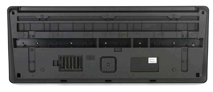 O arranjador de piano Yamaha PSR-E373