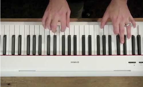 O piano digital yamaha np-32