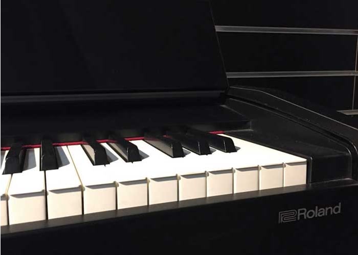 Roland F-140R teclas de piano