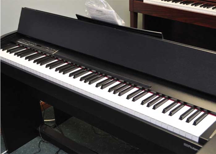 Roland F-140R teclas de piano
