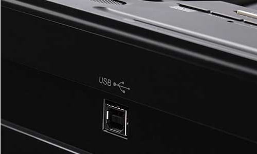 A porta USB do piano Casio CGP-700